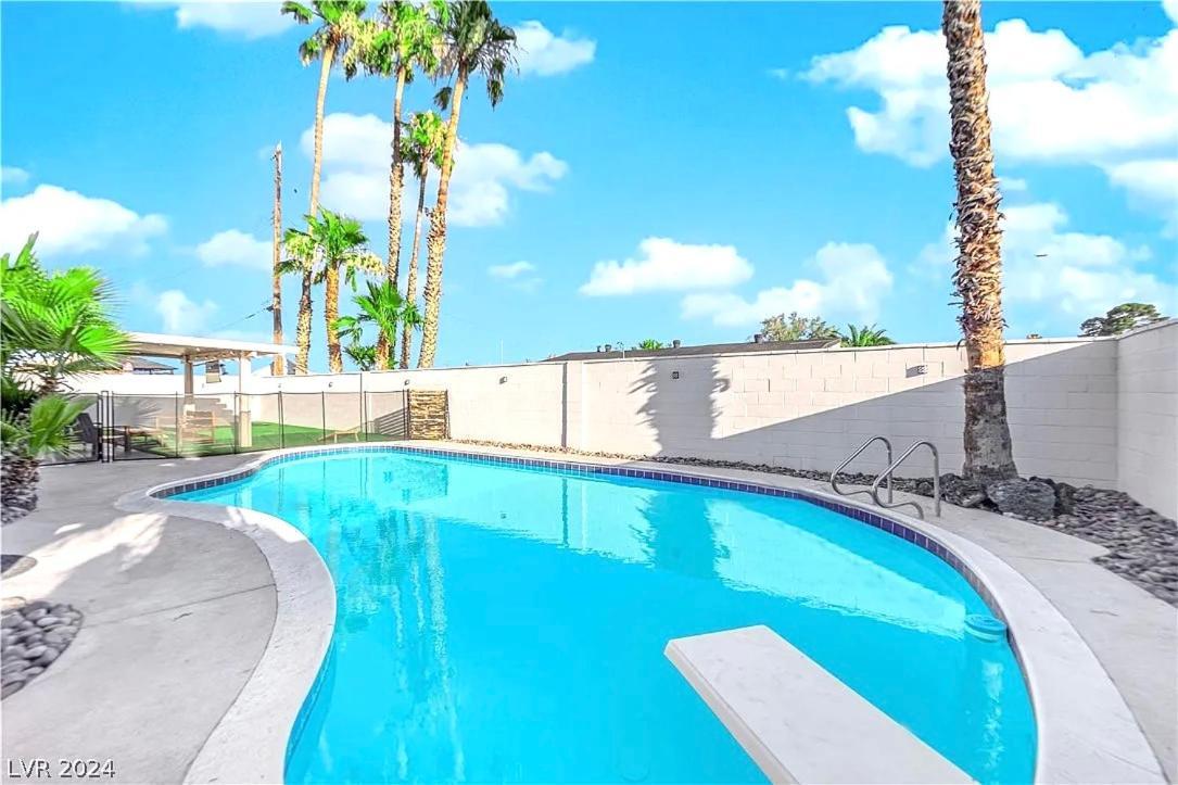 Getaway W Pool In Vegas 10 Mins To Strip Сasa de vacaciones